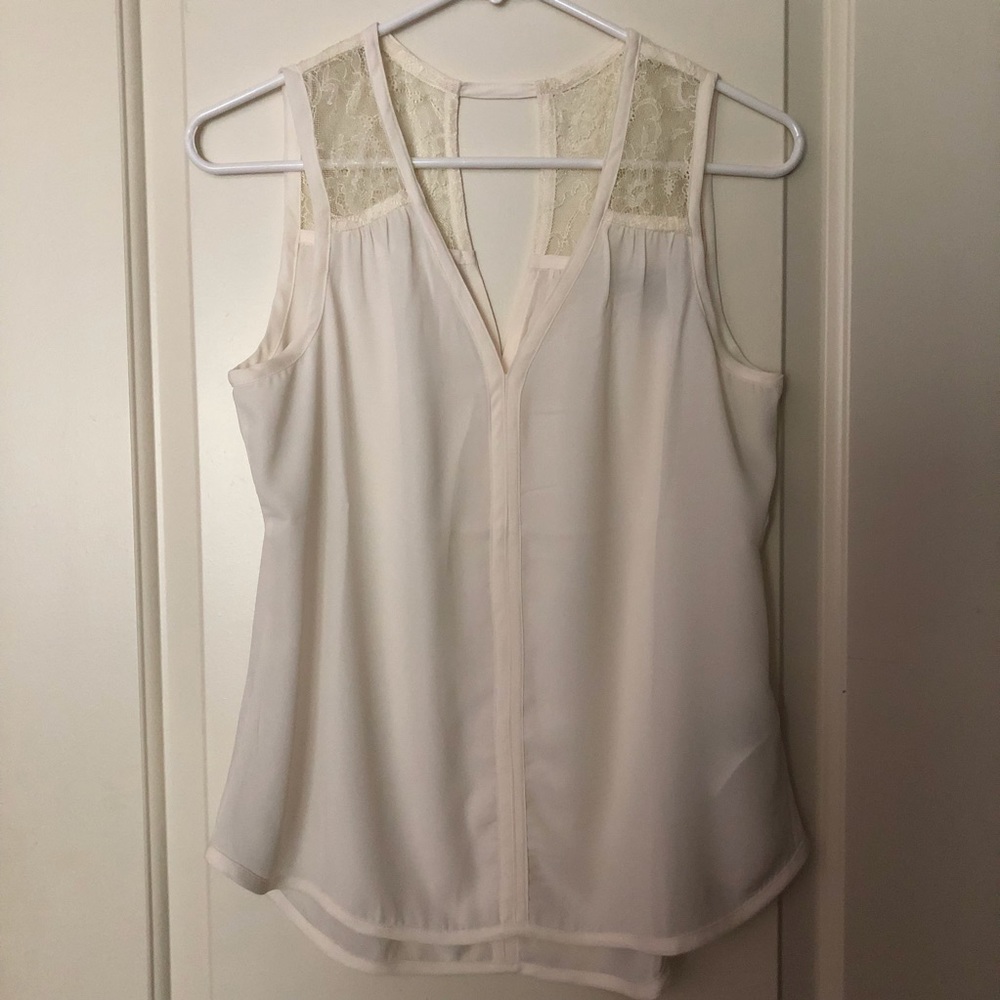 Banana Republic sleeveless ivory top with lace